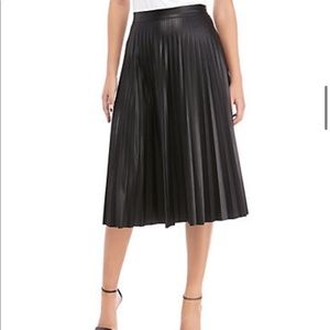 THE LIMITED black knife pleat faux leather skirt